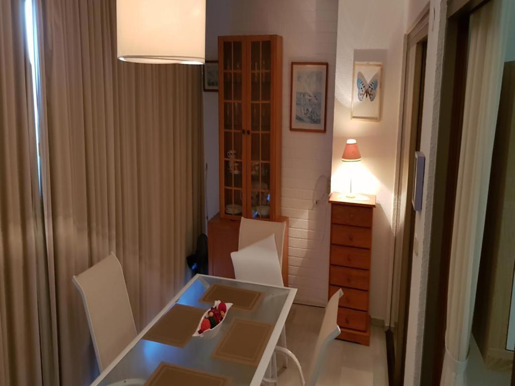 Apartamento 1ªLinea 4-5 pax Wifi-Benidorm1hab y 2 sofas, Aire, Playa Levante Apt Cachirulo *