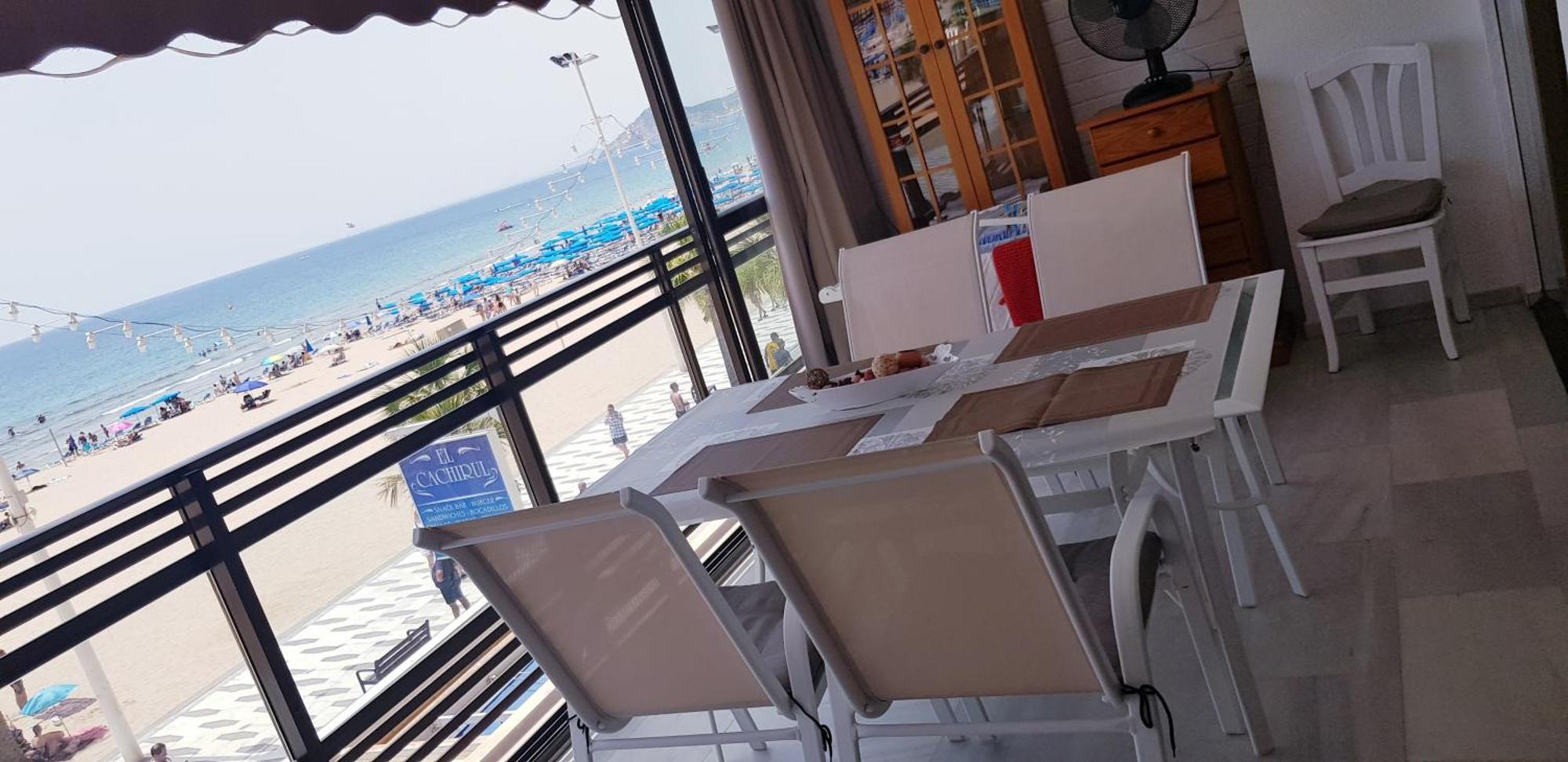 Apartamento 1ªLinea 4-5 pax Wifi-Benidorm1hab y 2 sofas, Aire, Playa Levante Apt Cachirulo